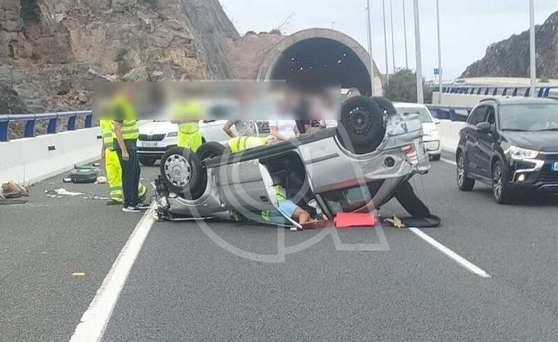 Imagen del vehículo que sufrió el vuelco/TA.